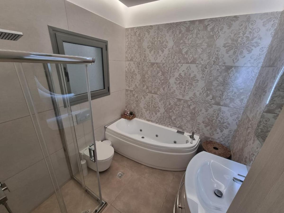 Agora Luxury Apartment 1 루트라키 외부 사진